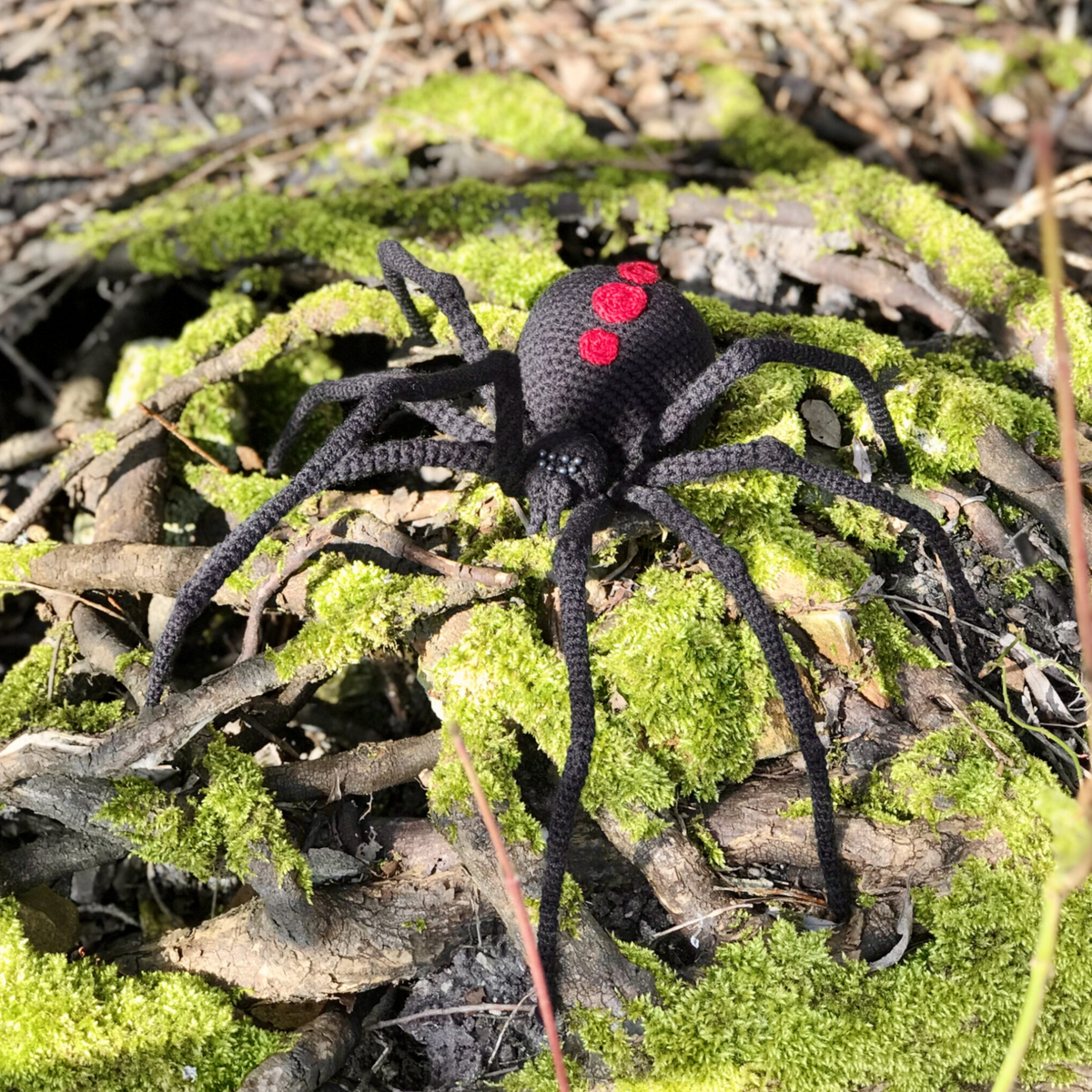 Crochet Black Betty Amigurumi Pattern (Black Widow Spider)