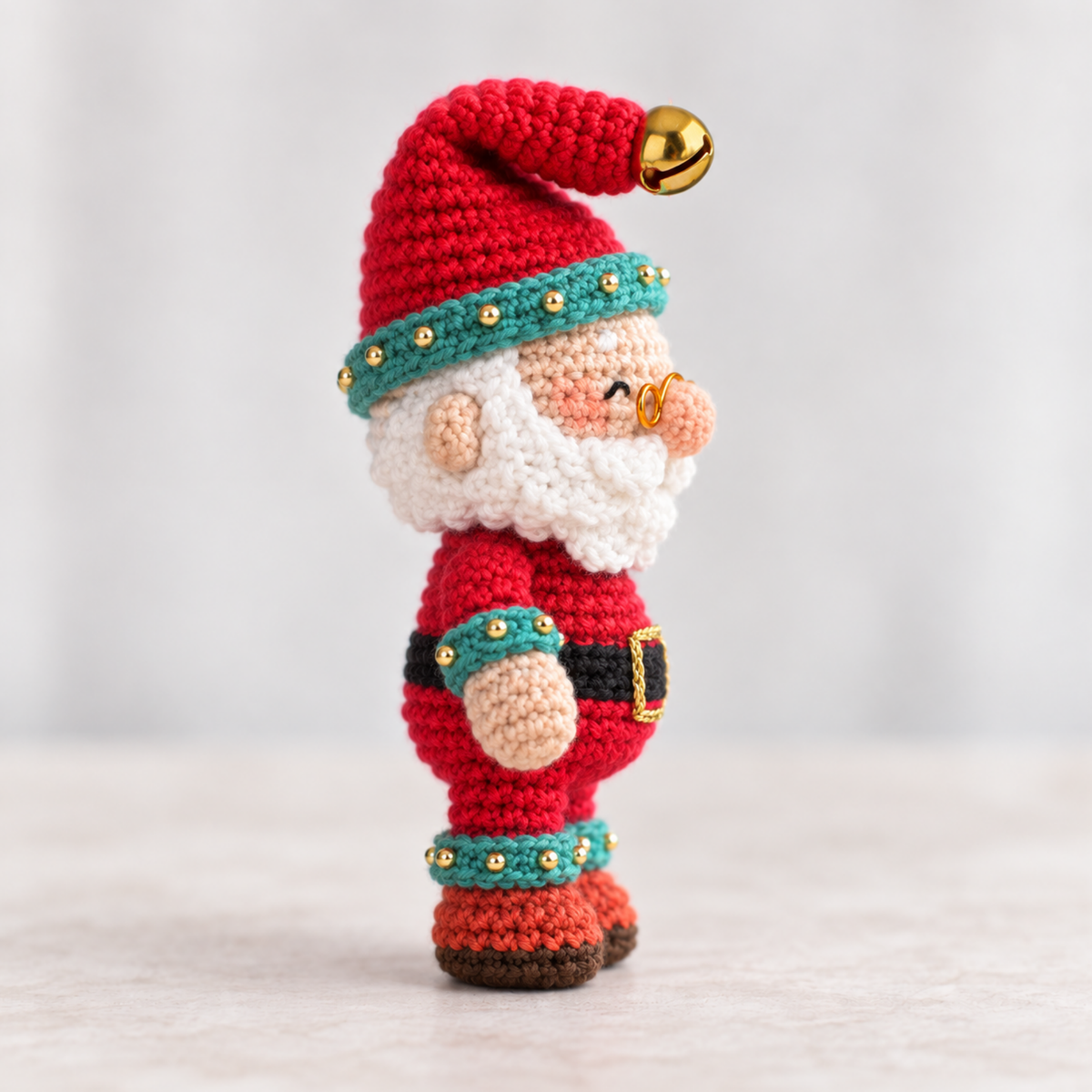 Crochet Santa Claus Amigurumi Pattern (Globe Display)