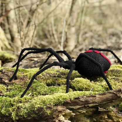 Crochet Black Betty Amigurumi Pattern (Black Widow Spider)
