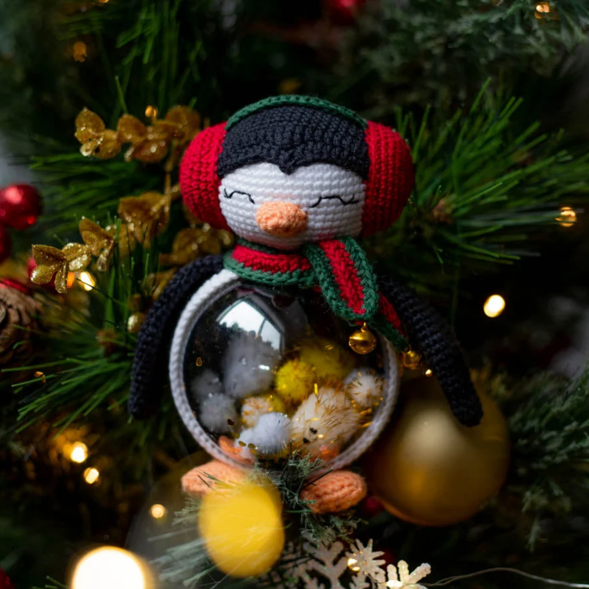 Crochet Christmas Penguin Amigurumi Pattern (Globe Display)