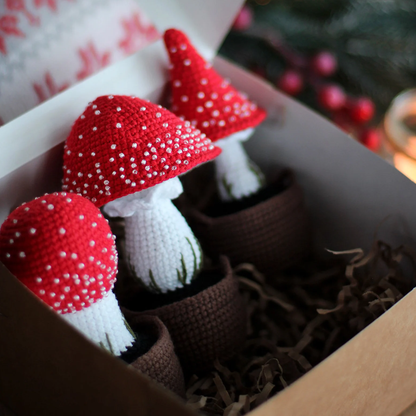 Crochet Fly Agarics in the Basket Pattern