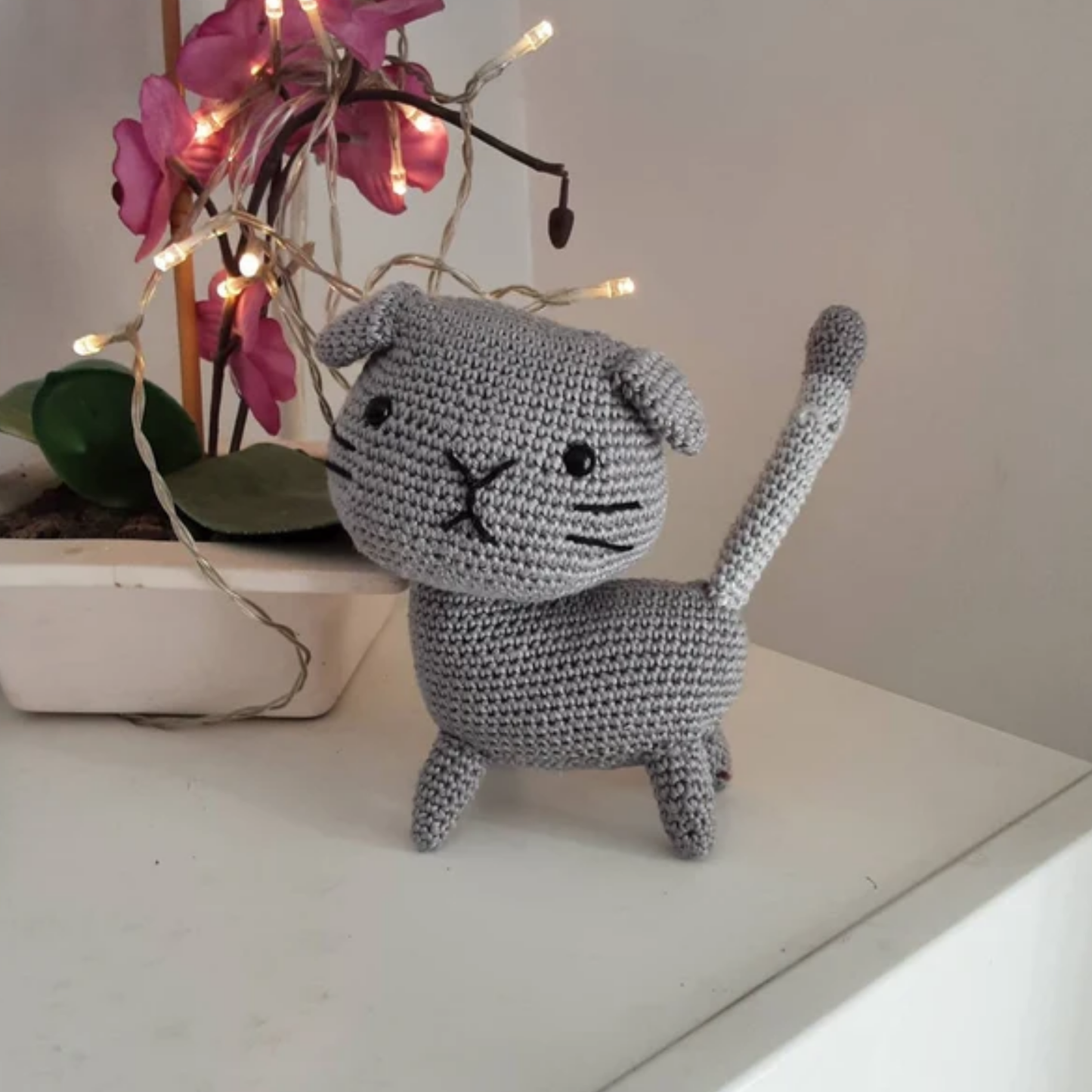 Crochet Scottish Fold Cat Pattern (2 Color Versions)
