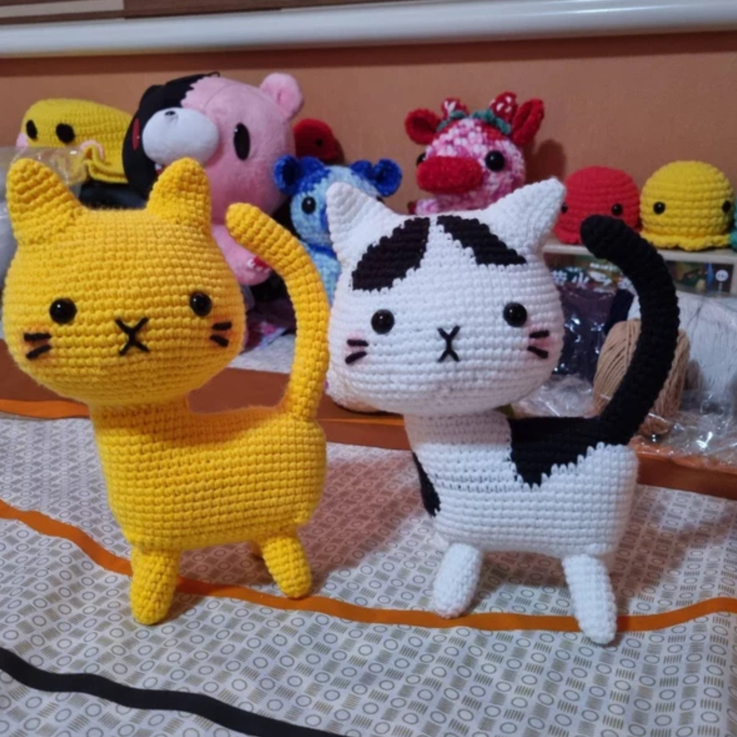 Crochet White Spotting Cat Pattern